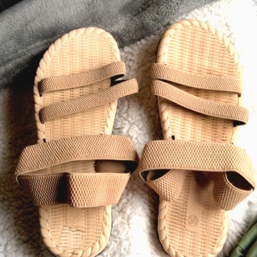 Creamed colored Sandals size 6.5